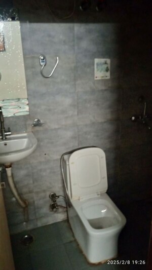 Bathroom in 1 RK Builder Floor at Sector 44 – for Rent