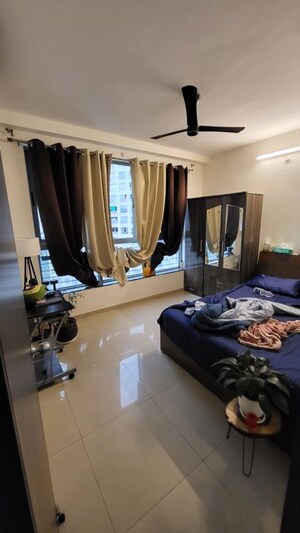 Team Area in 2 BHK Apartment at Amanora Sterling Towers, Hadapsar – for Rent