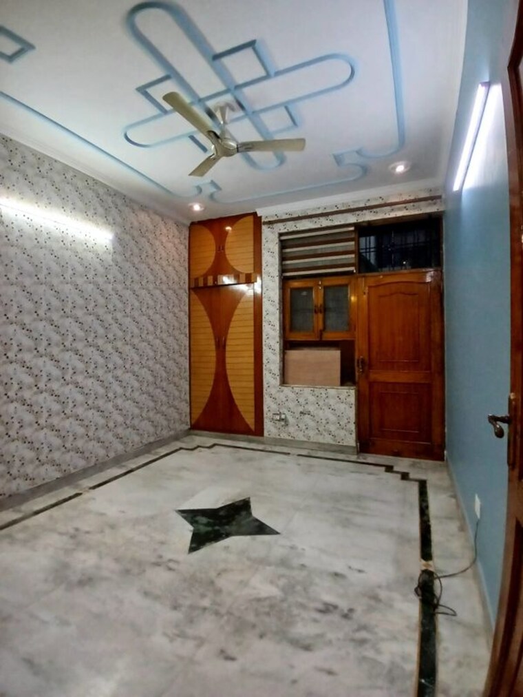 Room, spring field colony 3 Bedroom 1650 Sq.Ft. Builder Floor In Spring Field Colony Faridabad 10451186