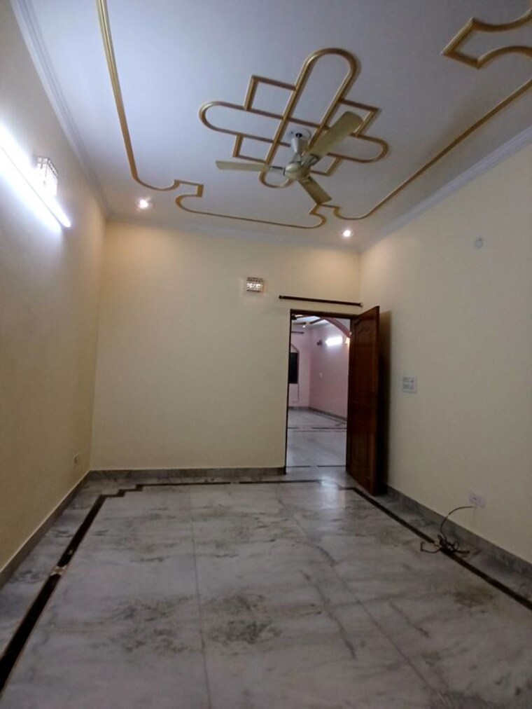 Room, spring field colony 3 Bedroom 1650 Sq.Ft. Builder Floor In Spring Field Colony Faridabad 10451186