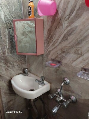 Bathroom in 1.5 BHK Apartment at Bhowanipore – for Rent