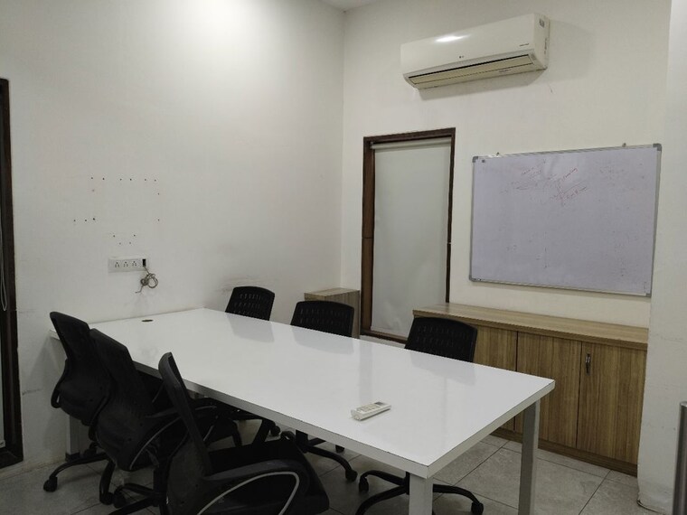 Team Area, sola Commercial Office Space 2830 Sq.Ft. In Sola Ahmedabad 10451233