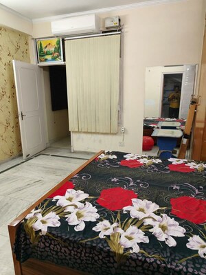 Bedroom in 2 BHK Builder Floor at Ardee City, Sector 52 – for Rent