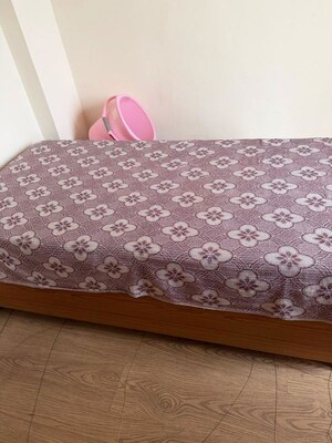 Bedroom in 3.5 BHK Apartment at Emaar Palm Hills, Sector 77 – for Rent