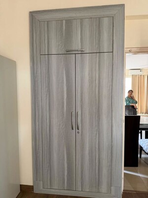 Furnished Amenities in 3.5 BHK Apartment at Emaar Palm Hills, Sector 77 – for Rent