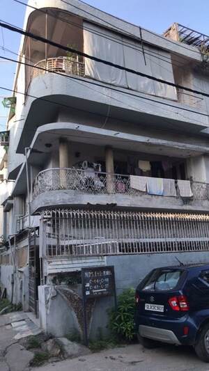 6+ BHK Independent House – Exterior View View at Defence Colony - for Sale