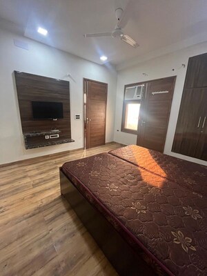 Bedroom in 1 RK Builder Floor at Vipul Square, Sushant Lok I – for Rent