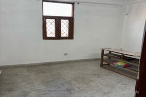 Room in 1 BHK Apartment at Aakash -IV, Gt Road – for Rent