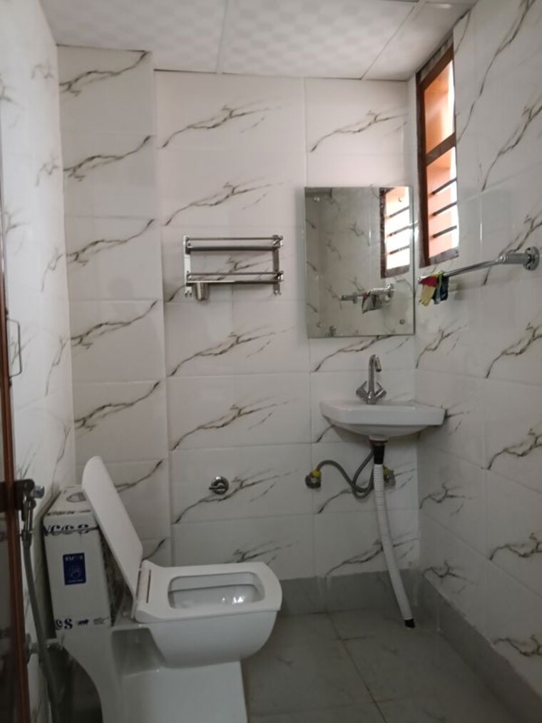 Bathroom, sector 23 2 Bedroom 900 Sq.Ft. Villa In Sector 23 Gurgaon 10451277