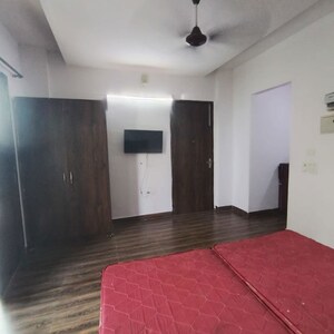 Room in Studio Builder Floor at Sushant Lok I – for Rent