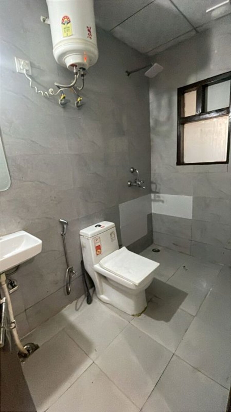 Bathroom, sushant lok i Studio 460 Sq.Ft. Builder Floor In Sushant Lok I Gurgaon 10451291