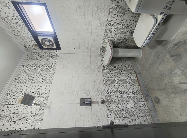 Attached Bathroom, govindpuri 3 Bedroom 900 Sq.Ft. Builder Floor In Govindpuri Delhi 10451340