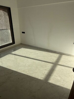 Room in 2 BHK Apartment at Dhuru Wadi – for Rent