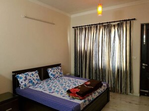 Bedroom in 1 BHK Builder Floor at Sector 44 – for Rent