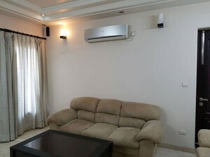 Bedroom in 1 BHK Builder Floor at Sector 44 – for Rent