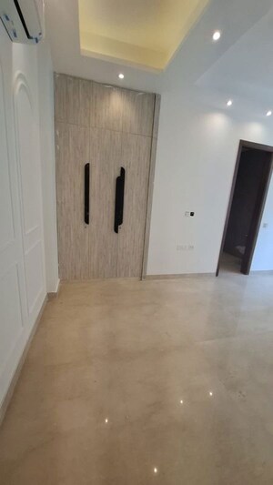 Room in 3.5 BHK Builder Floor at Jasola Vihar – for Sale