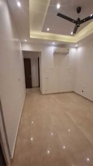 Room in 3.5 BHK Builder Floor at Jasola Vihar – for Sale