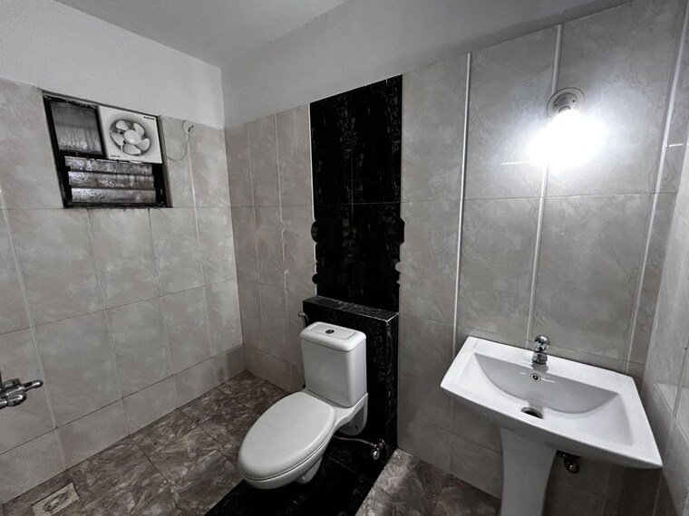 Bathroom, daffodils-apartment 2 Bedroom 937 Sq.Ft. Apartment In Pashan Pune 10451448