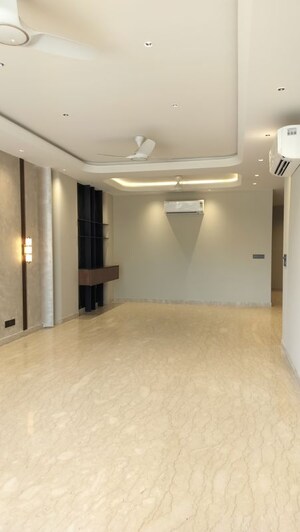 Room in  Builder Floor at Nirvana Country Birch Court, Sector 50 – for Sale