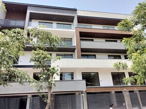  Builder Floor – Exterior View View at Nirvana Country Birch Court, Sector 50 - for Sale