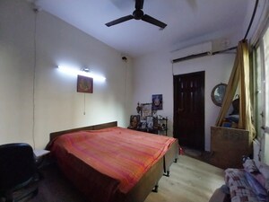 Bedroom in 2 BHK Builder Floor at Dayanand Colony – for Rent