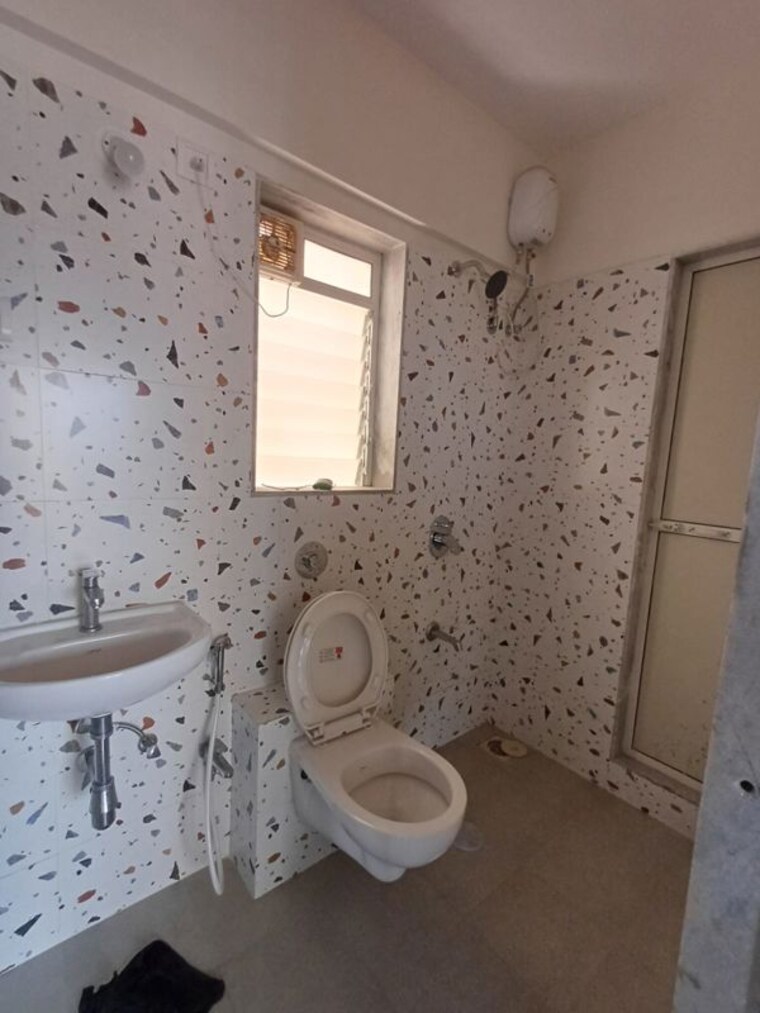 Bathroom, raunak-residency-thane 2 Bedroom 600 Sq.Ft. Apartment In Pokhran Road No One Thane 10451479