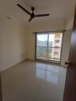 Room in 2 BHK Apartment at Raunak Residency Thane, Pokhran Road No One – for Rent