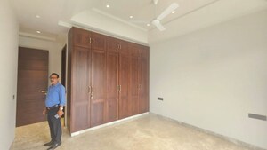 Room in 3 BHK Builder Floor at Malviya Nagar – for Rent