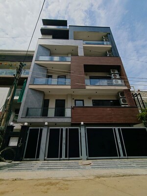 4 BHK Builder Floor For Sale in Sector 57