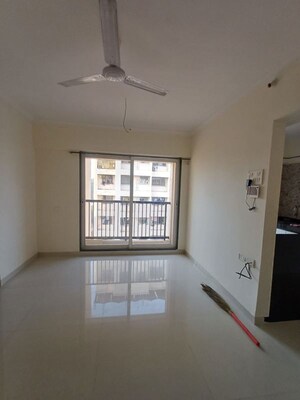 Room in 2 BHK Apartment at Raunak Residency Thane, Pokhran Road No One – for Rent