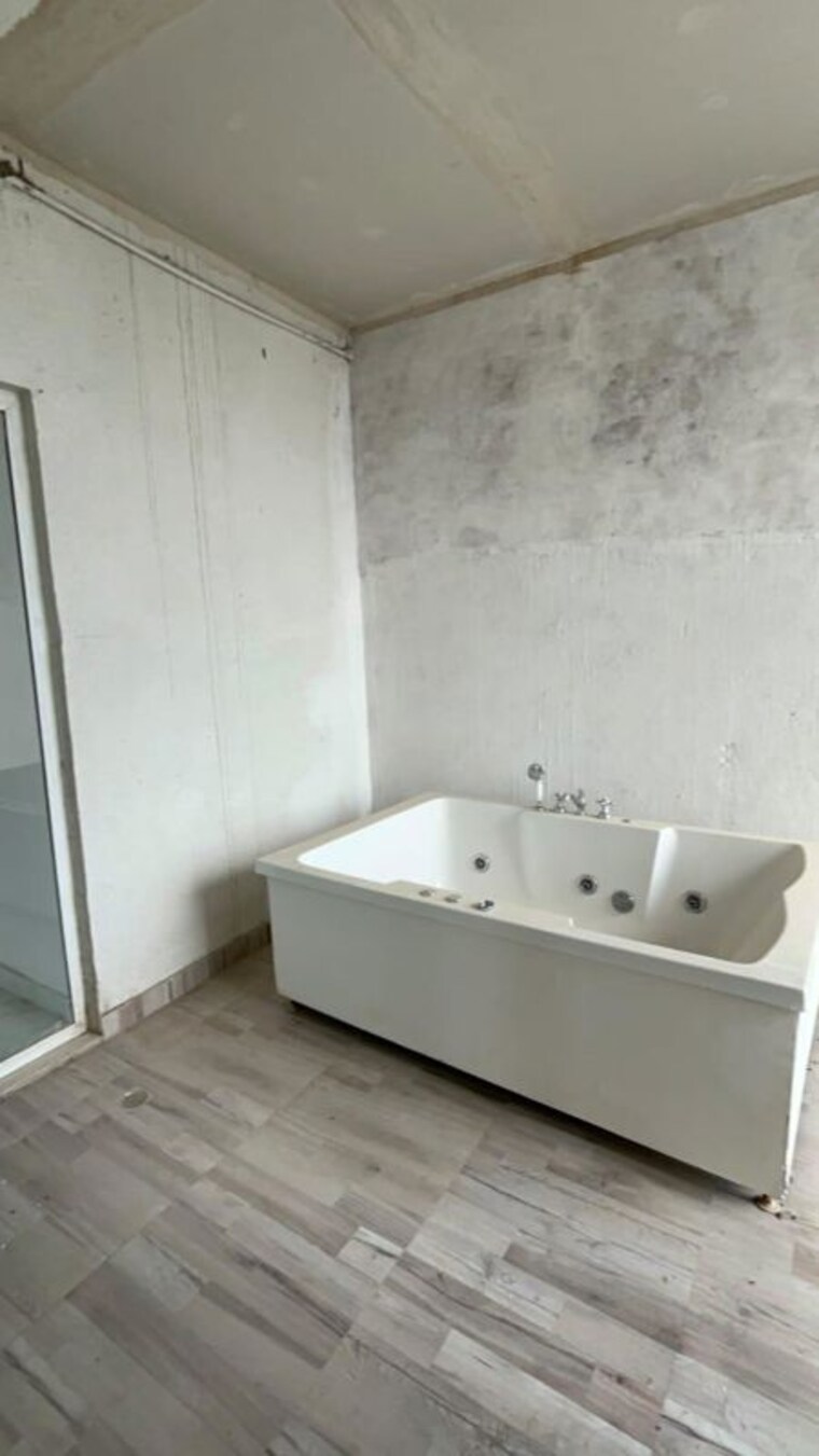 Bathroom, one-oak-atmos 4 Bedroom 3600 Sq.Ft. Penthouse In Gomti Nagar Lucknow 10447012