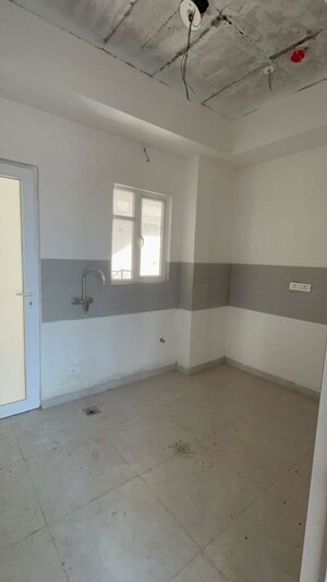 Room in 4 BHK Penthouse at One Oak Atmos, Gomti Nagar – for Sale
