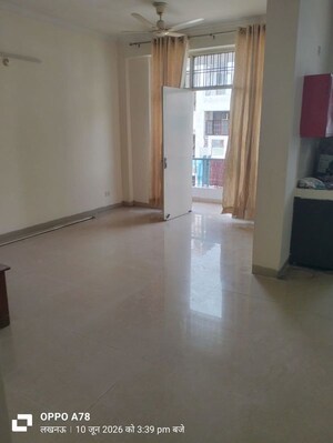 Room in 3 BHK Apartment at Parsvnath Royale Floors, Uattardhona – for Rent