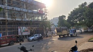  Showroom For Rent in Aliganj