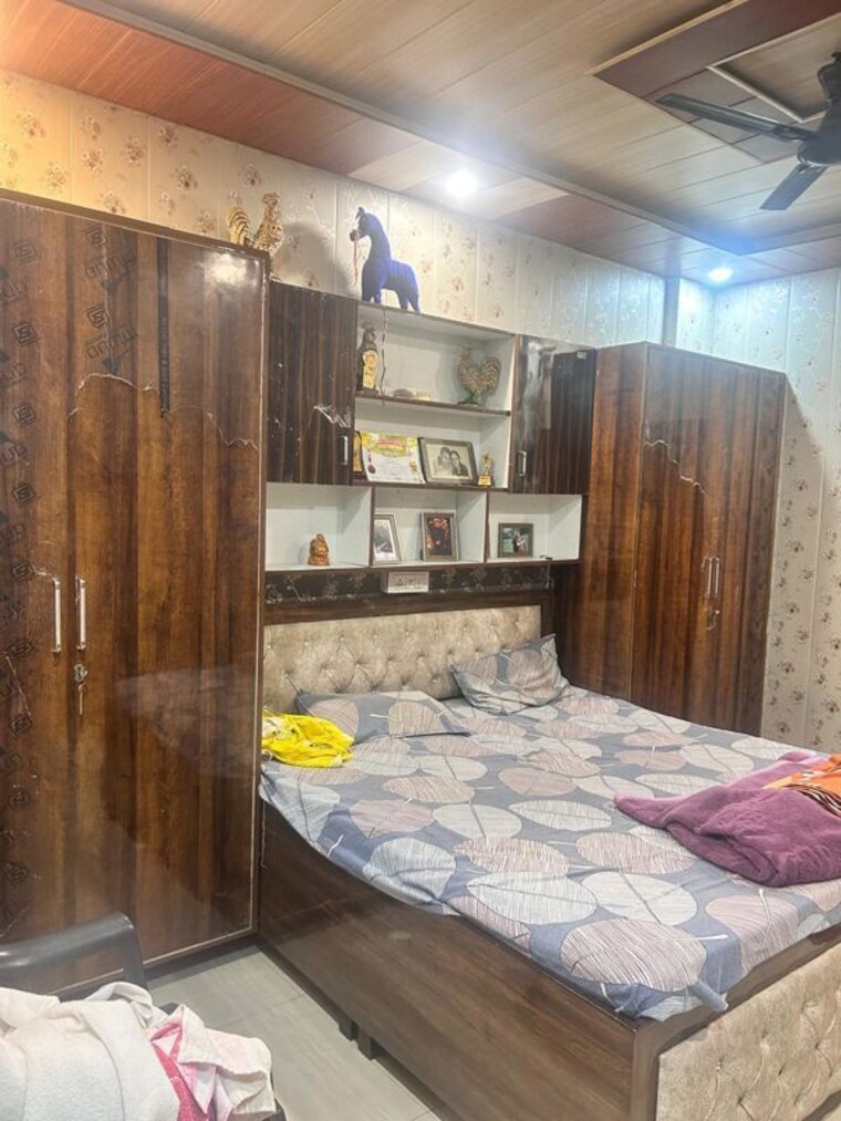 Room, vip road 2 Bedroom 110 Sq.Yd. Apartment In Vip Road Zirakpur 10448515