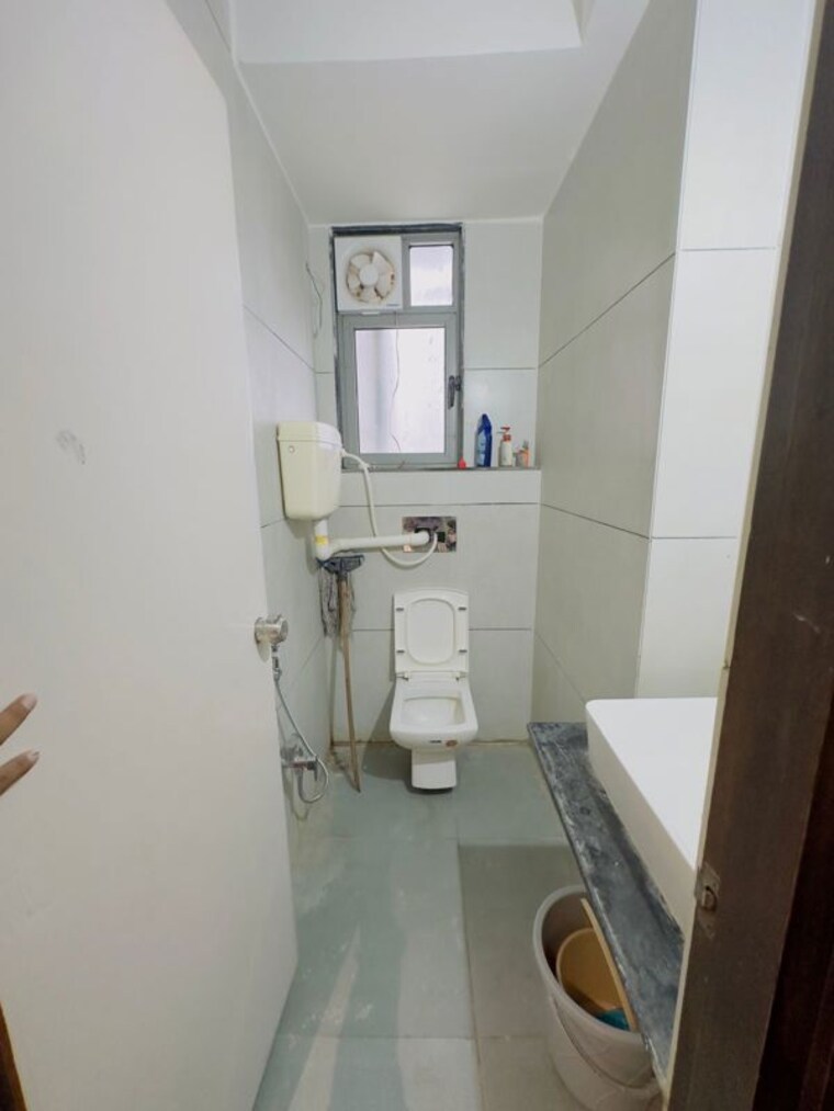 Bathroom, vaishnodevi circle Commercial Office Space 805 Sq.Ft. In Vaishnodevi Circle Ahmedabad 10451589