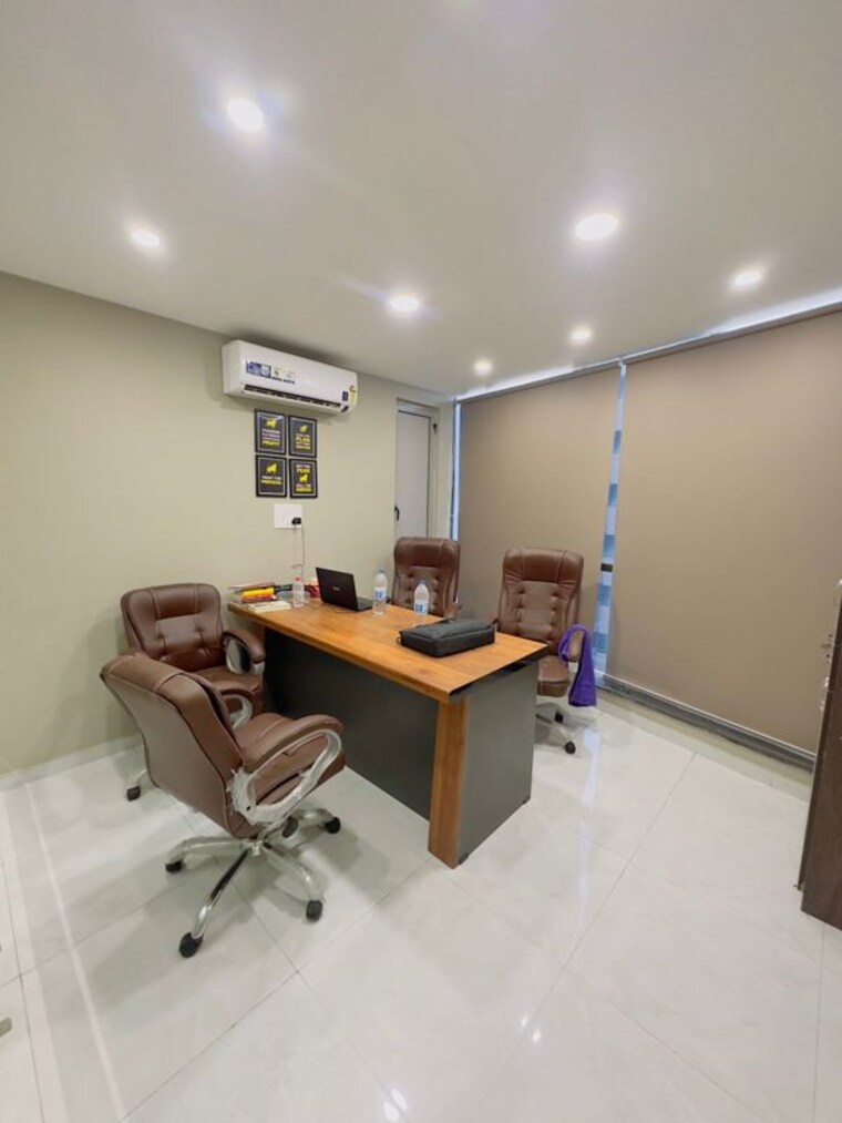 Team Area, vaishnodevi circle Commercial Office Space 805 Sq.Ft. In Vaishnodevi Circle Ahmedabad 10451589