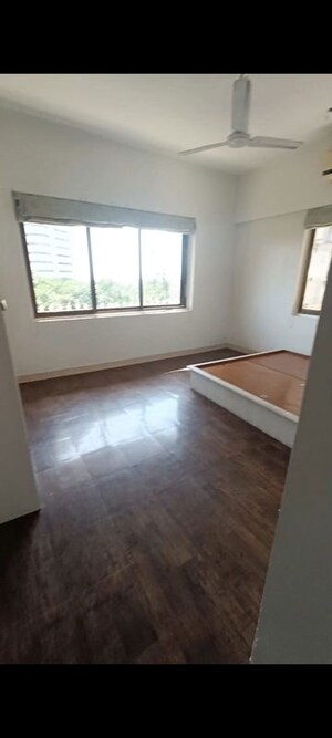 Room in 2 BHK Apartment at Jolly Maker Apartment, Cuffe Parade – for Rent