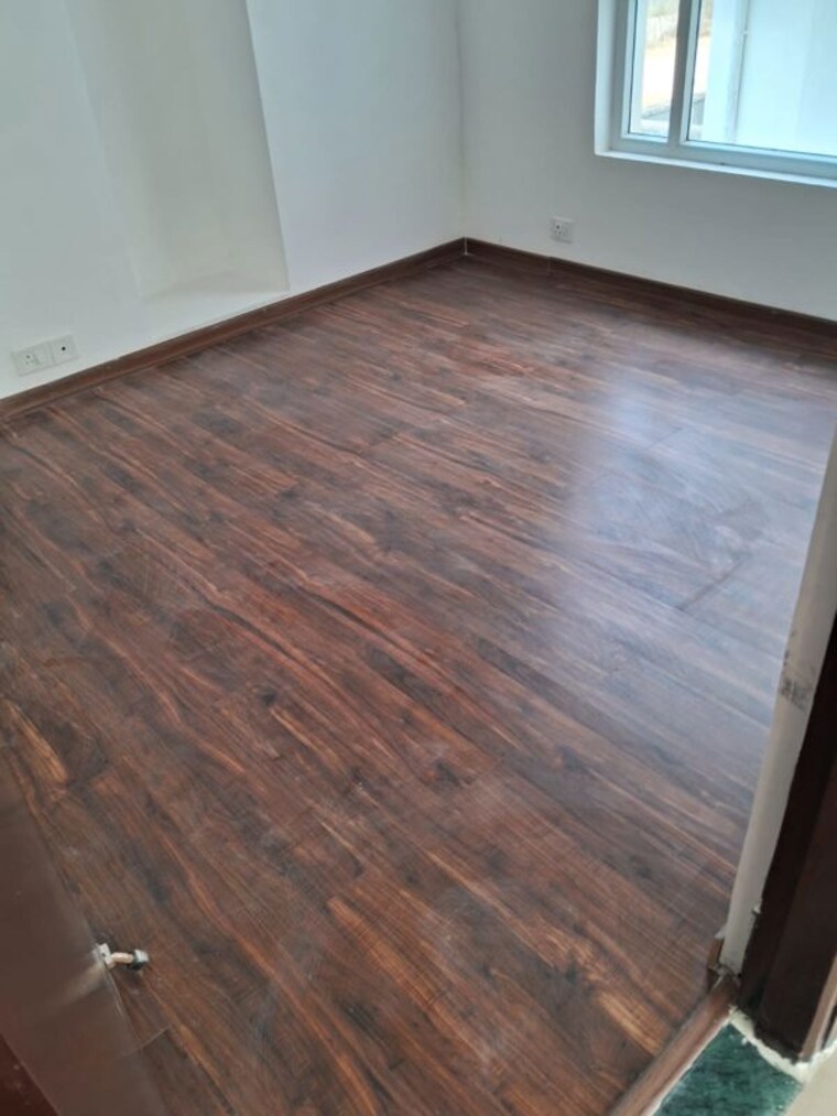 Room, sector 83 3 Bedroom 250 Sq.Yd. Apartment In Sector 83 Faridabad 10451584