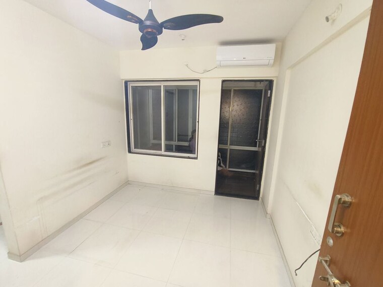 Room, buttepatil-gulab-heights 1 RK 350 Sq.Ft. Apartment In Shivajinagar Pune 9985690