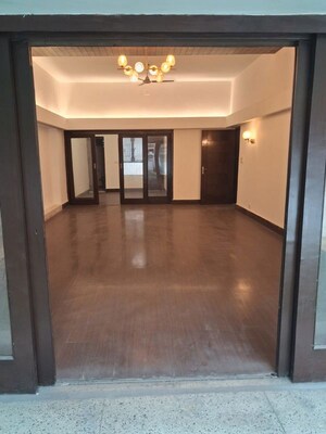 Room in 4 BHK Builder Floor at Vasant Kunj – for Sale