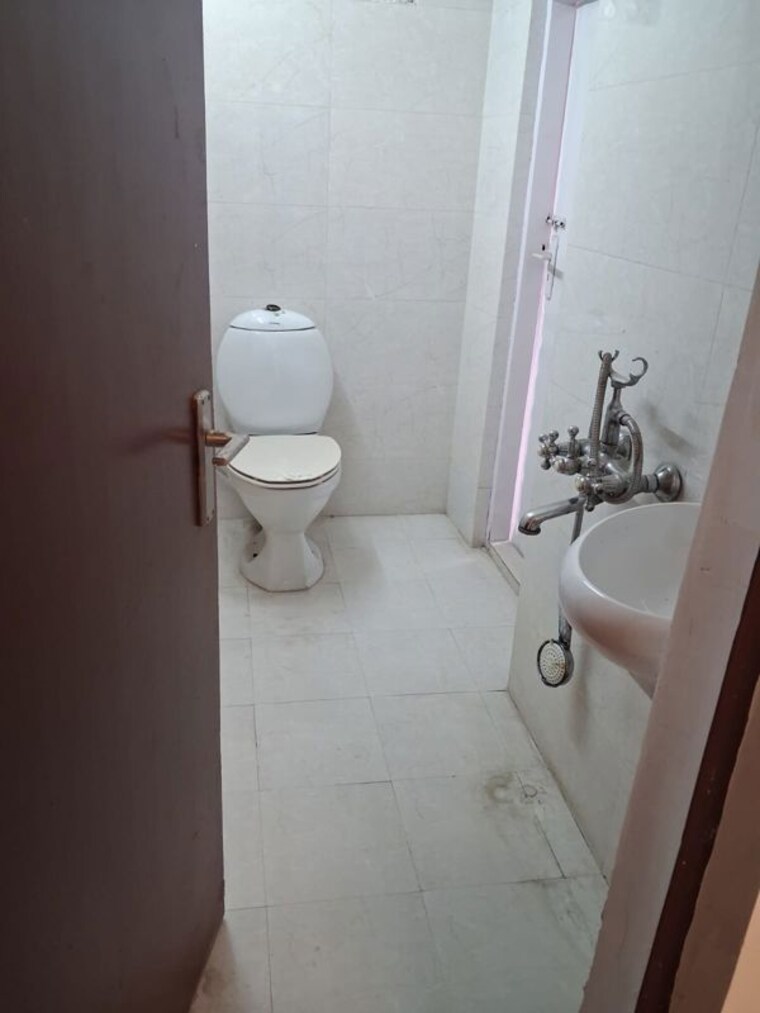 Bathroom, vasant kunj 4 Bedroom 2800 Sq.Ft. Builder Floor In Vasant Kunj Delhi 10451620