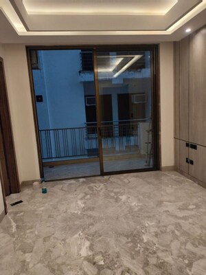 Room in 4 BHK Builder Floor at Dlf Phase iv – for Sale