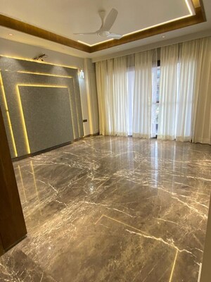 Room in 4 BHK Builder Floor at Sector 50 – for Sale