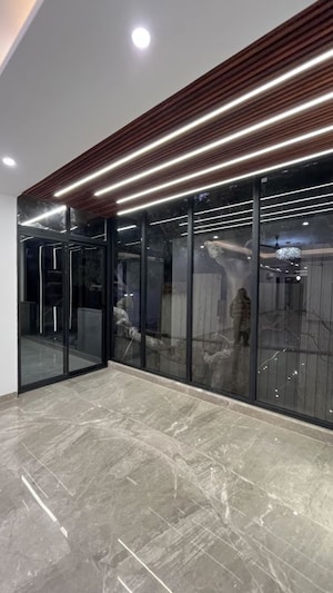 Room in 4 BHK Builder Floor at Sushant Lok ii – for Sale
