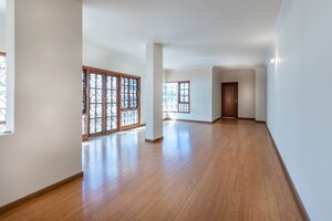 Room in 4 BHK Apartment at HM Gladiolus, Halasuru – for Rent
