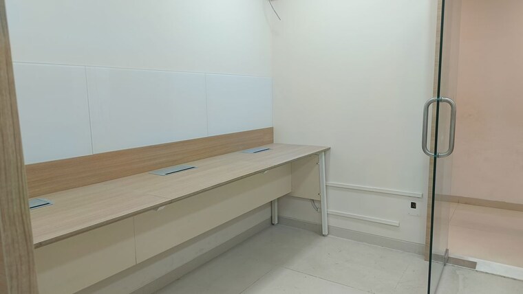 Room, 86-central Commercial Office Space 250 Sq.Ft. In Ghatkopar West Mumbai 10451697