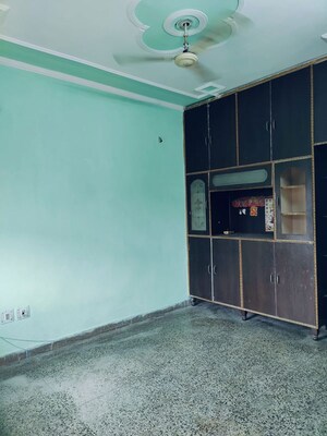 Room in 1 BHK Apartment at RWA Metro Apartments, Sector 71 – for Rent