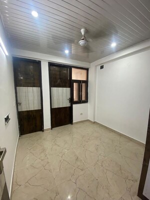 Room in 2 BHK Builder Floor at Neb Sarai – for Rent