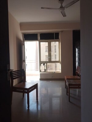 Room in 3 BHK Apartment at Supertech Apex Tower, Sector 93a – for Rent